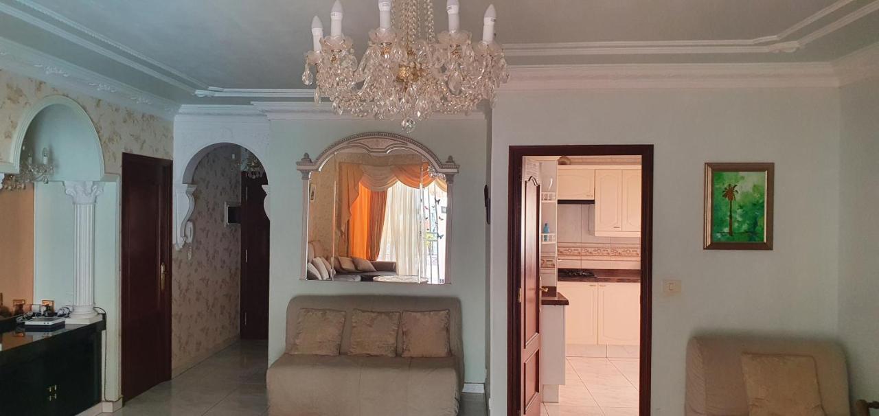 Violetta Villa *