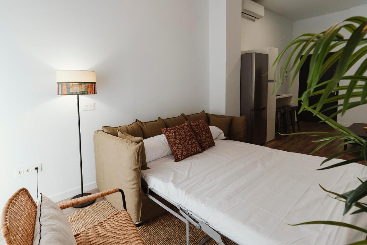 O&l Punonrostro Bright Minimalist Apartment Seville