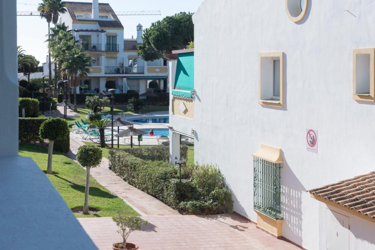 Spacious Flat With Pool In