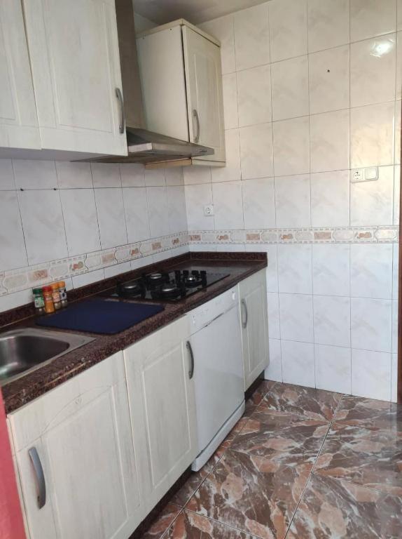 27-4-bj- 2 Personas Habitación en casa particular Alicante