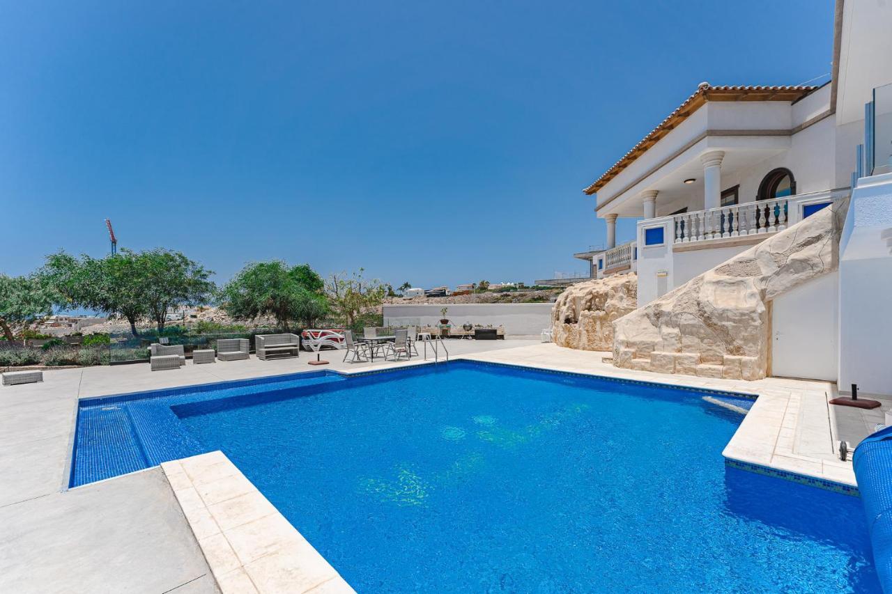 Luxury Nautilus Heated Pool