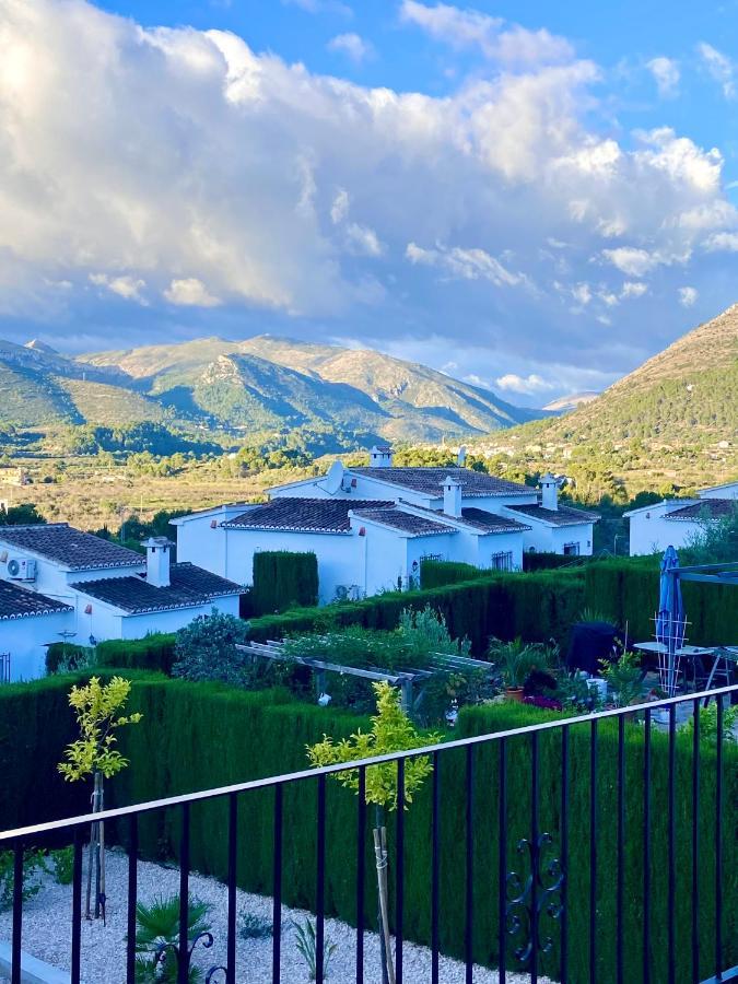 Stunning Mountain Views! Private With Fabulous Communal Pool! Сasa de vacaciones Murla