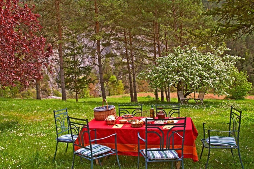 Сasa de vacaciones Cal Peguera, Casa De Cuento En Medio Del Bosque Castell de l'Areny