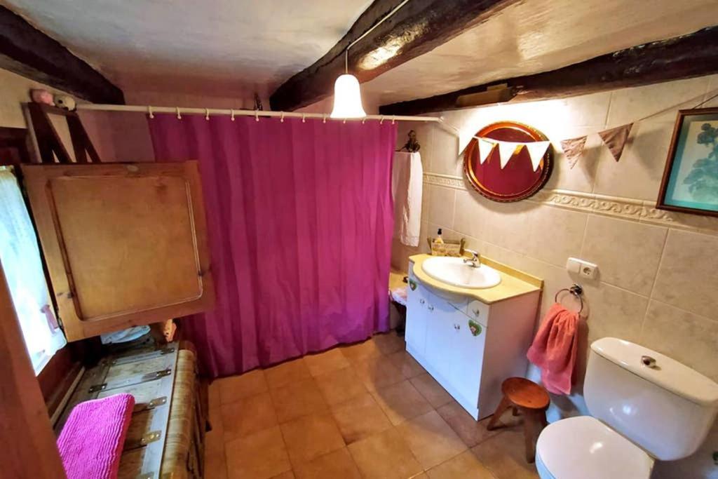 Сasa de vacaciones Cal Peguera, Casa De Cuento En Medio Del Bosque