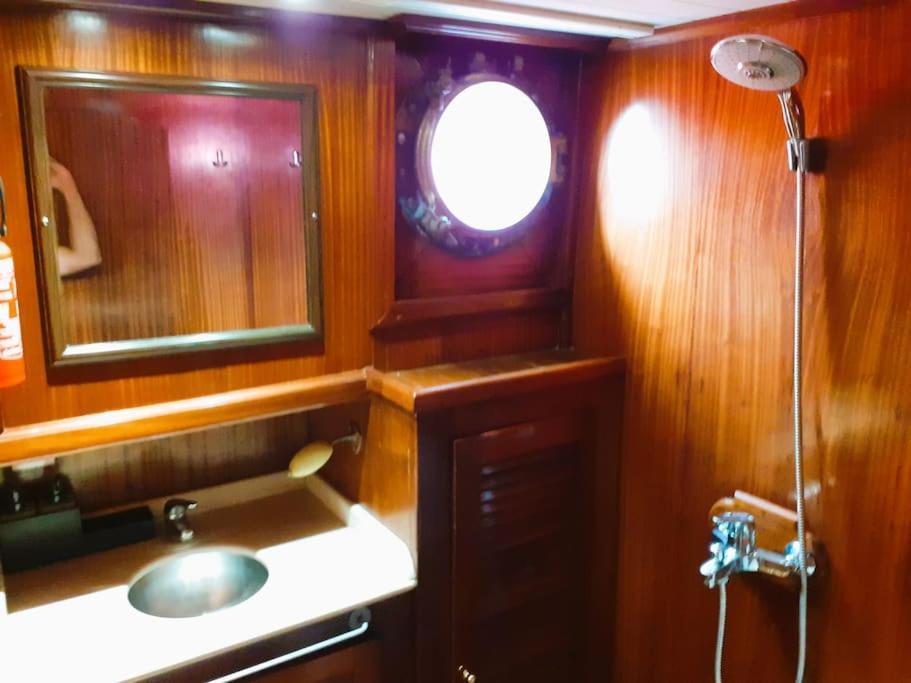 Botel Adara Yacht - Big Turkish Gulet *