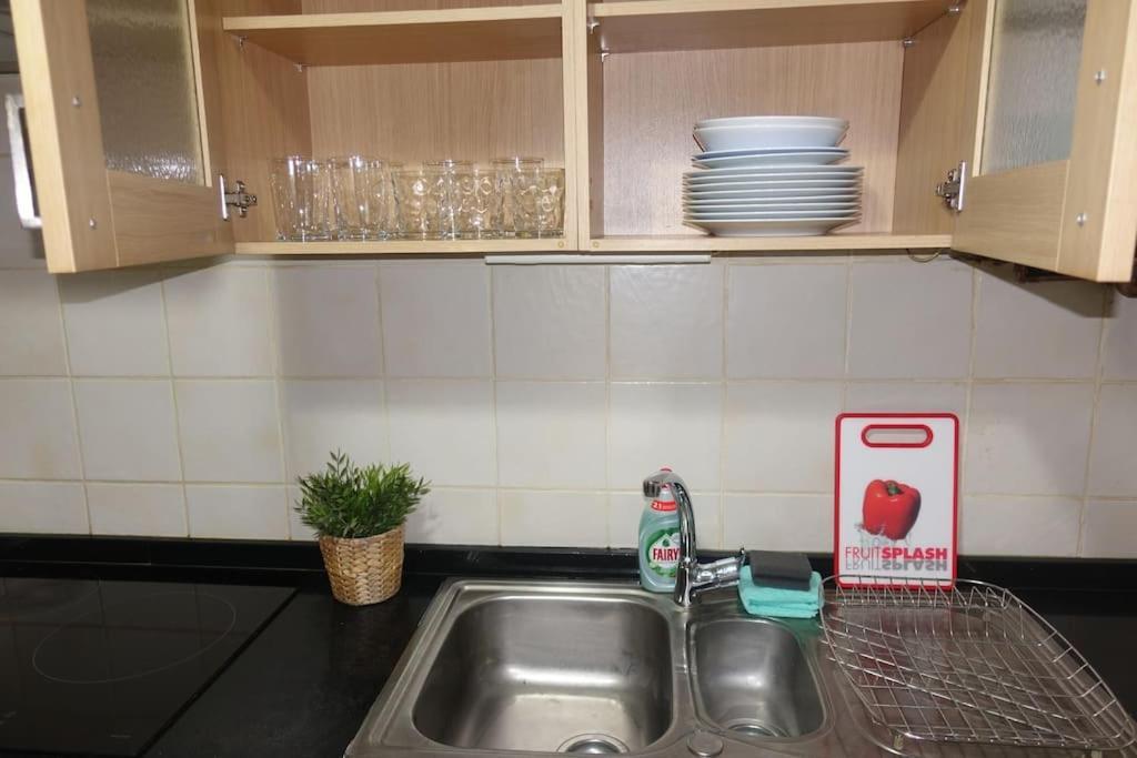Antolin Yellow Door Apartment Ponferrada