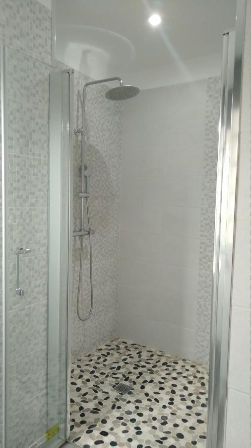 With Private Bathroom And Sea View, 50 M Del Mar Homestay Radazul