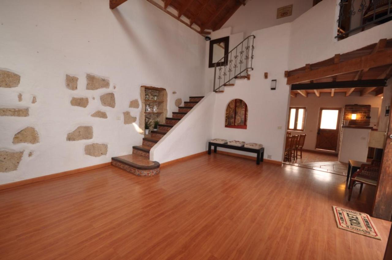 Casaruralarona Holiday home Valle de San Lorenzo