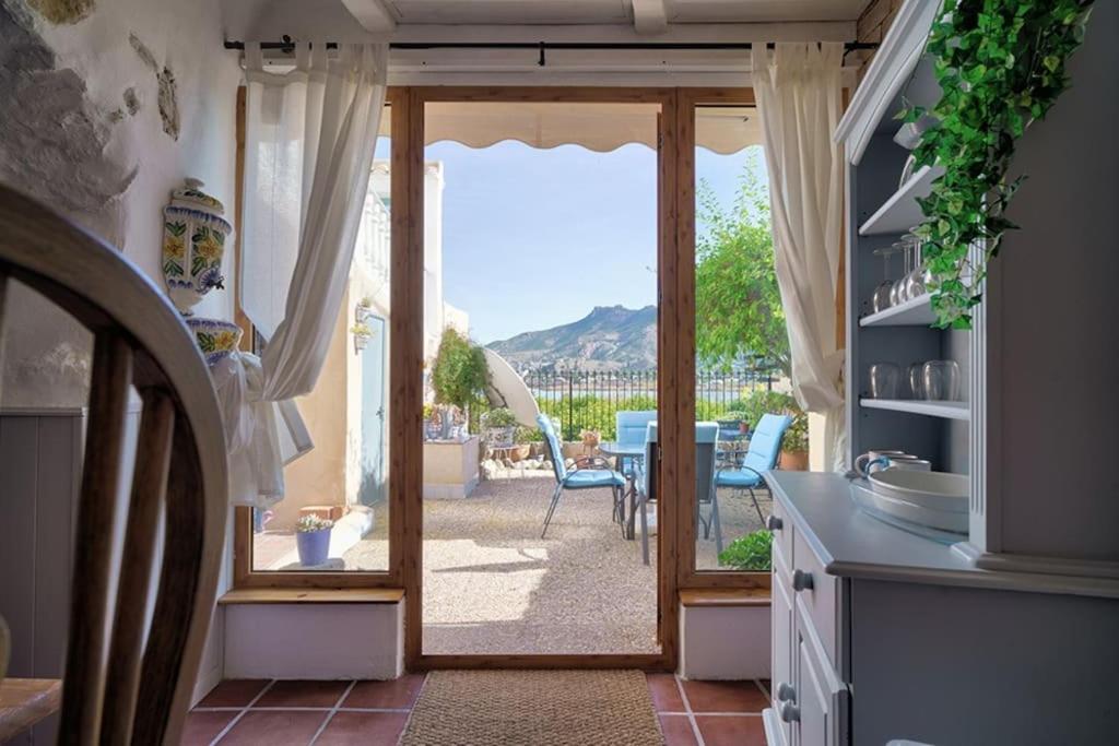 Con Jacuzzi Y Chimenea En Paraje Unico - La Casa Del Pino * Blanca