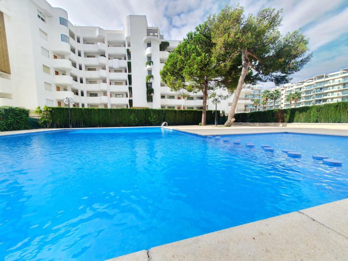 SALOU,Carrer de París, playa centro. Piscina. Apartamento