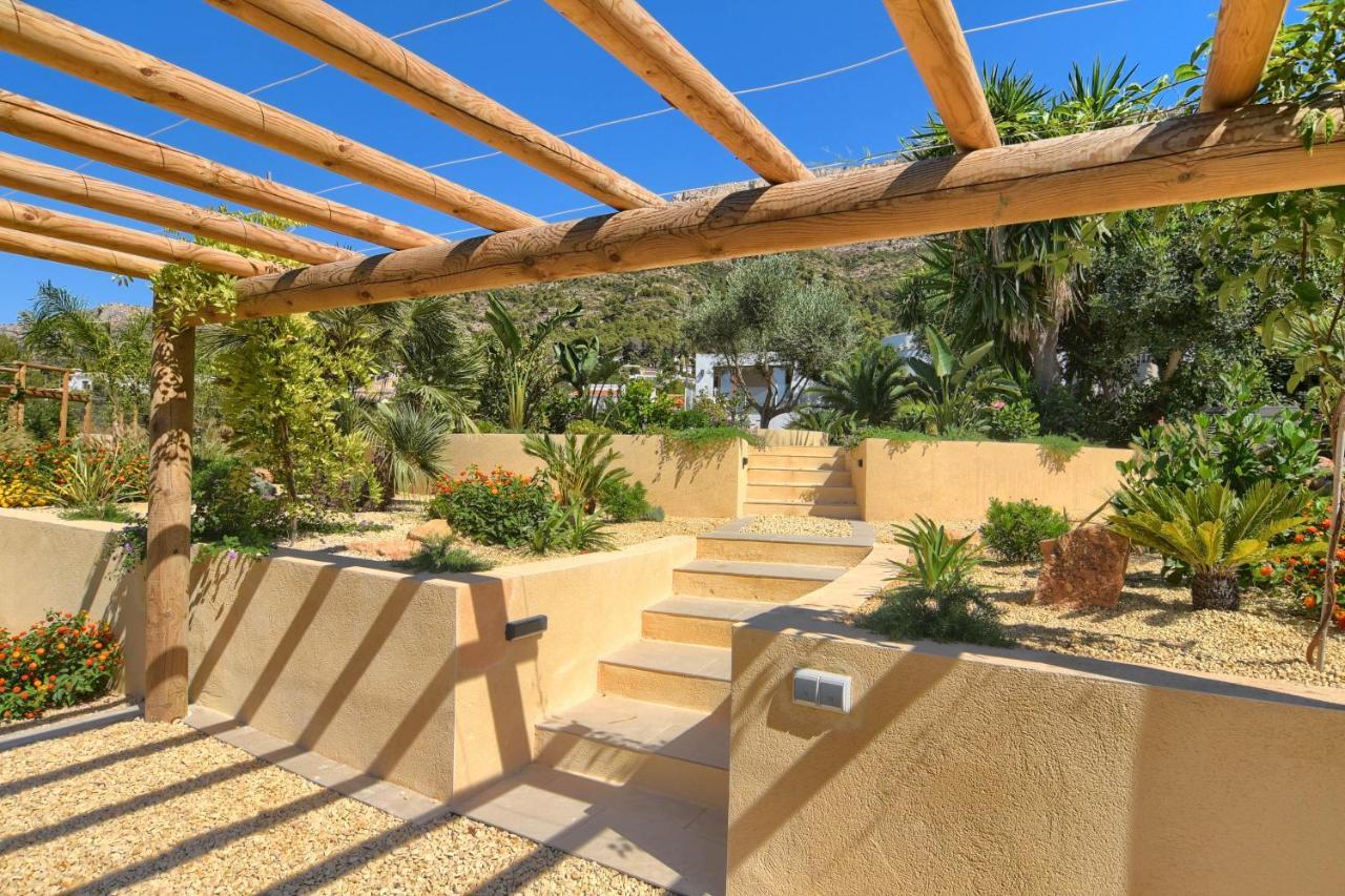 Sunset With Private Pool,tennis And Padel Court Villa