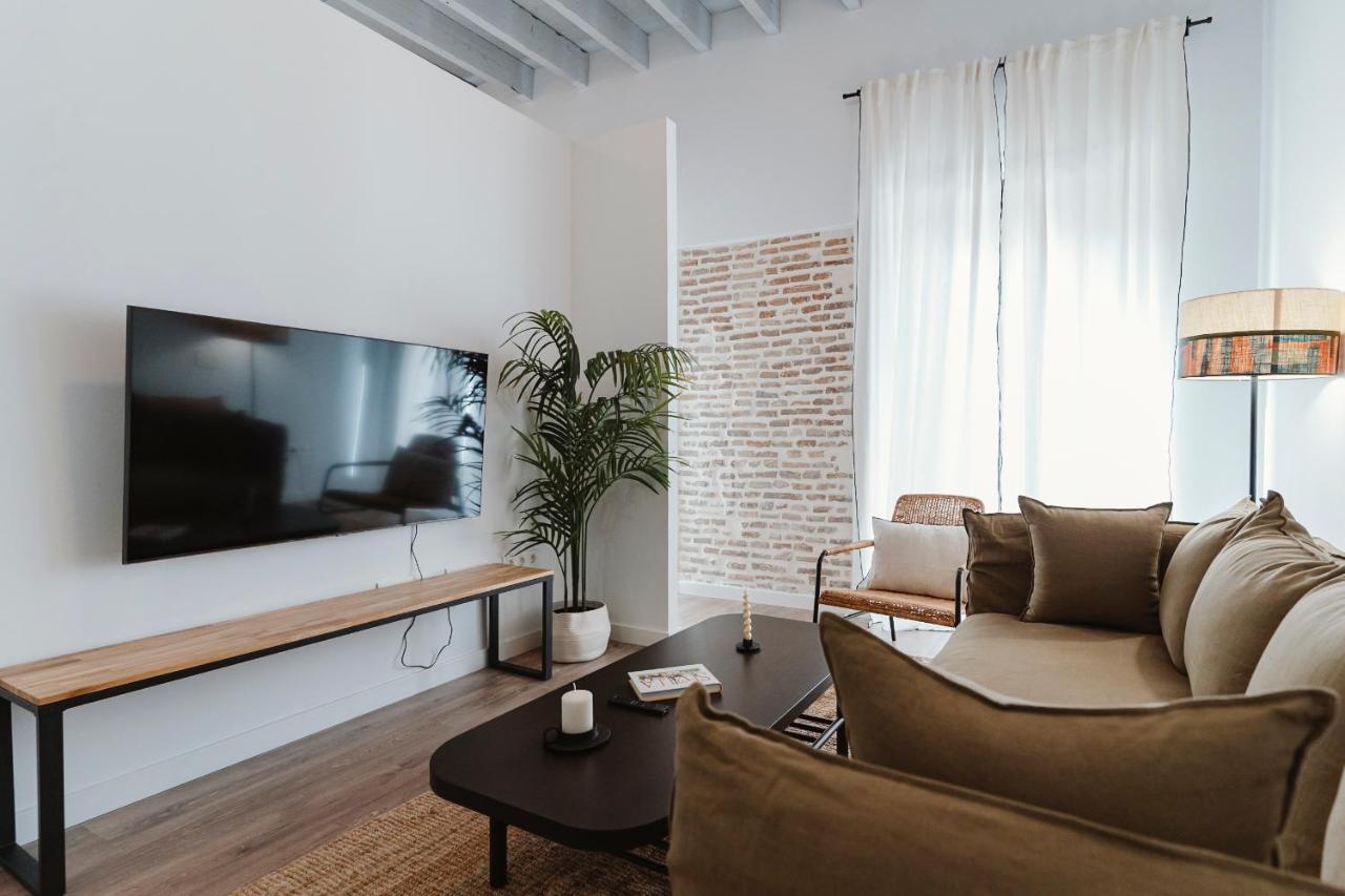 O&l Punonrostro Bright Minimalist Apartment Seville