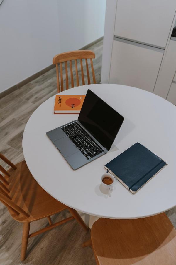 O&l Punonrostro Bright Minimalist Apartment Seville