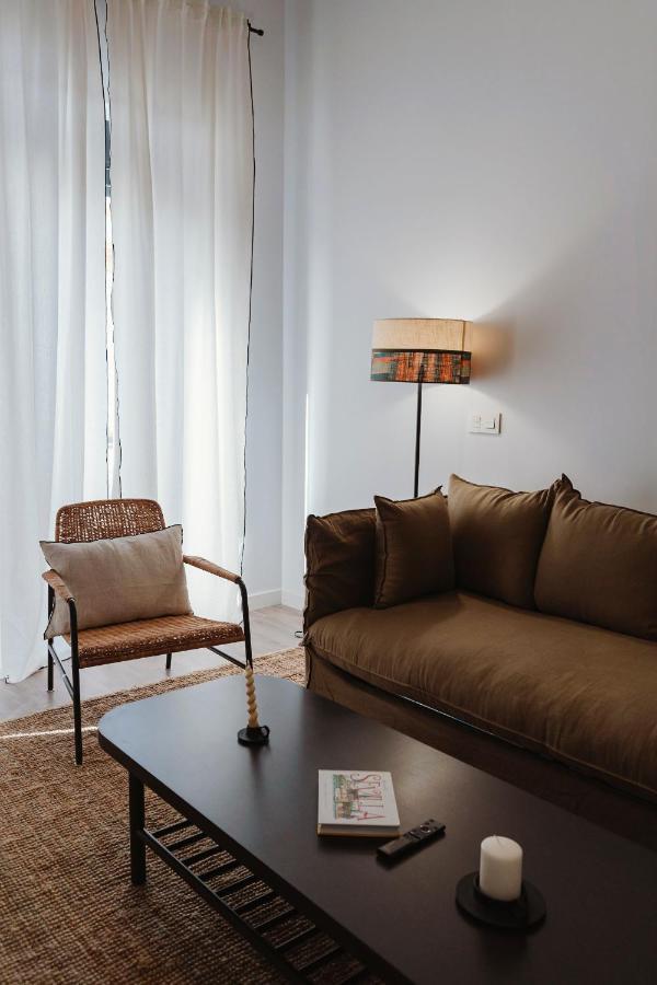 O&l Punonrostro Bright Minimalist * Seville