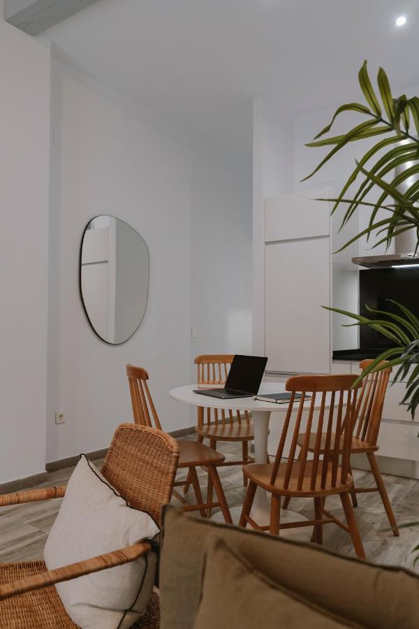O&l Punonrostro Bright Minimalist Apartment Seville