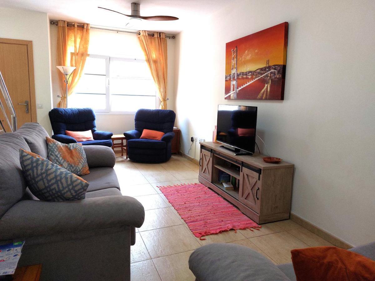 Litha House, 3 Bed Set Over 3 Floors 2 Mins From And Amenities Apartment *