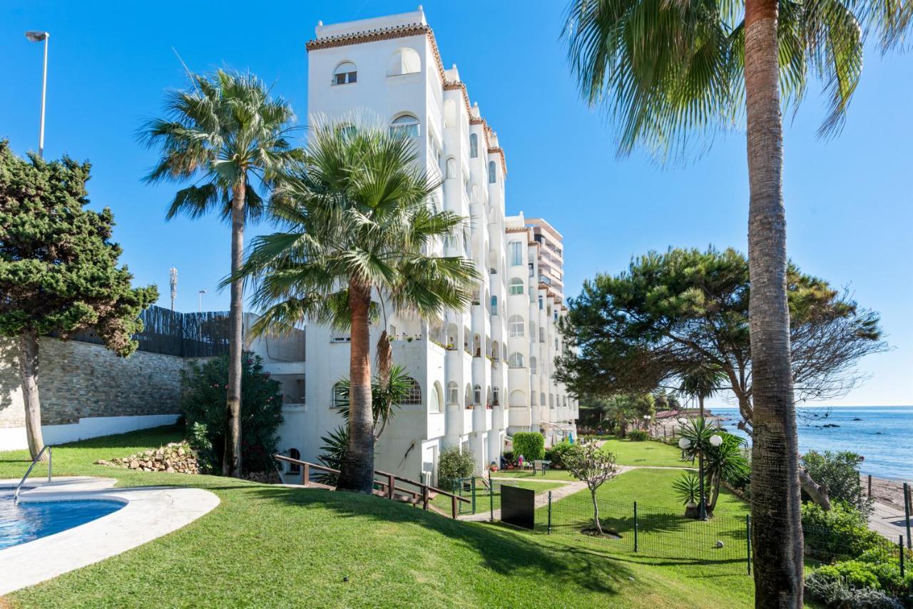 Oceanfront Apartment *