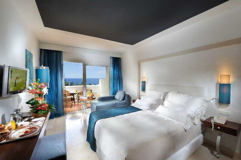 Tropical Hotel