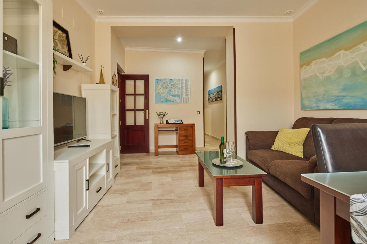Tavira Little