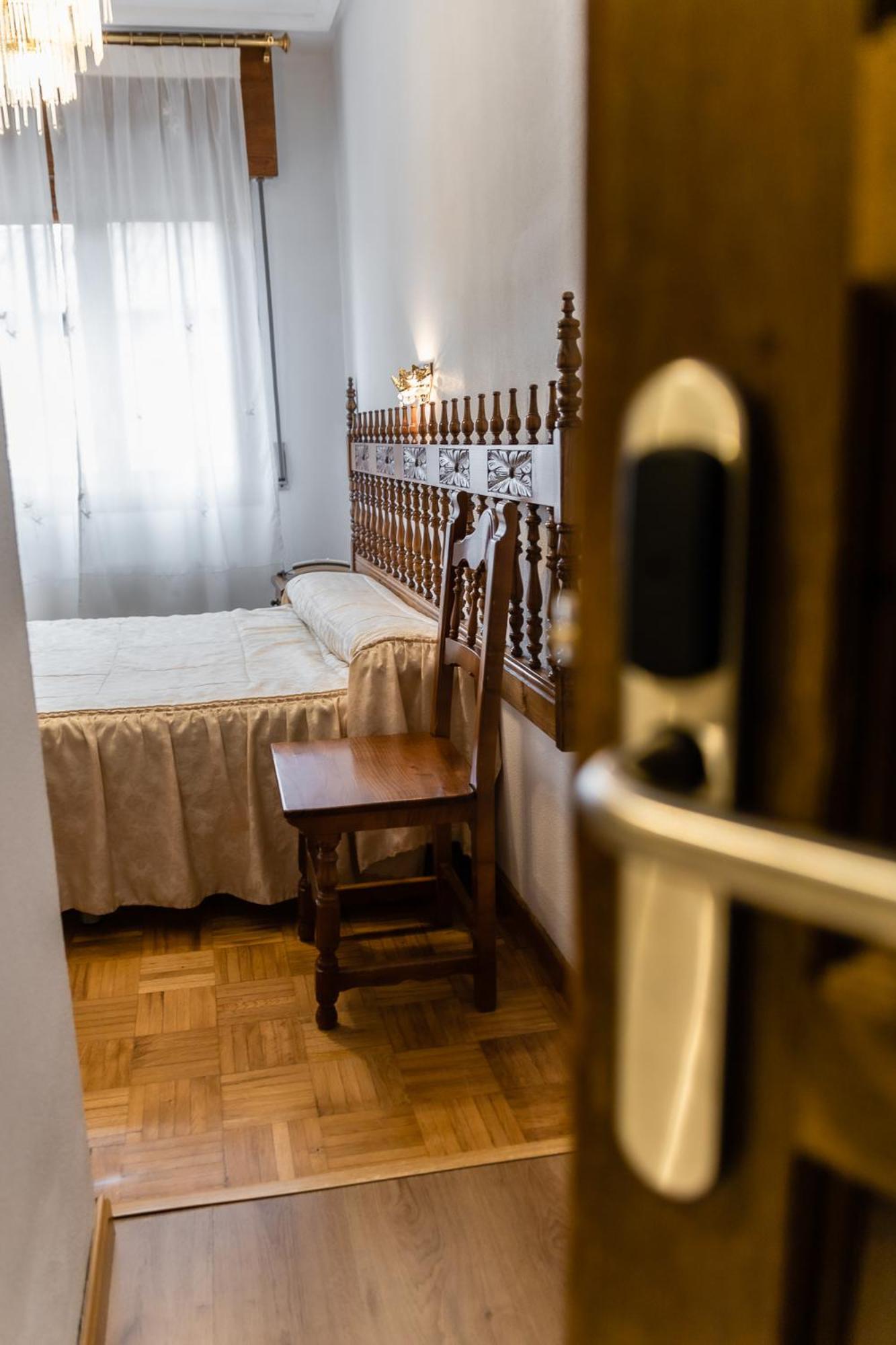 Hostal Santo Domingo De Silos Guest house *