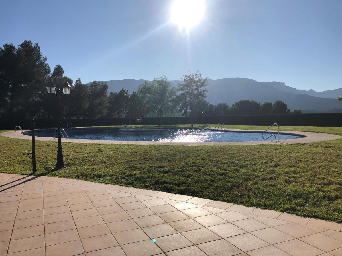 Stunning Mountain Views! Private With Fabulous Communal Pool!