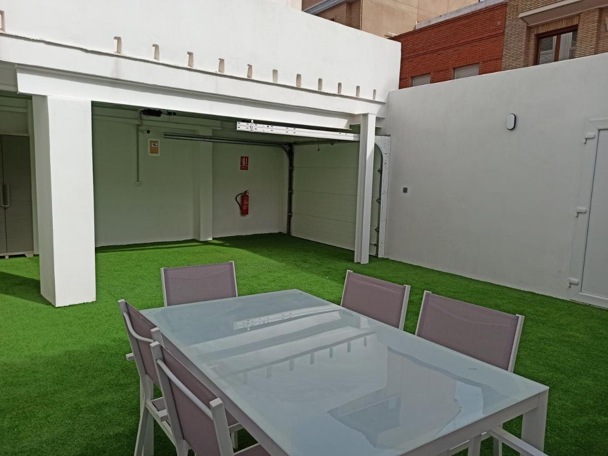 Casa Cerca De La Playa Con Patio Y Garaje Privado