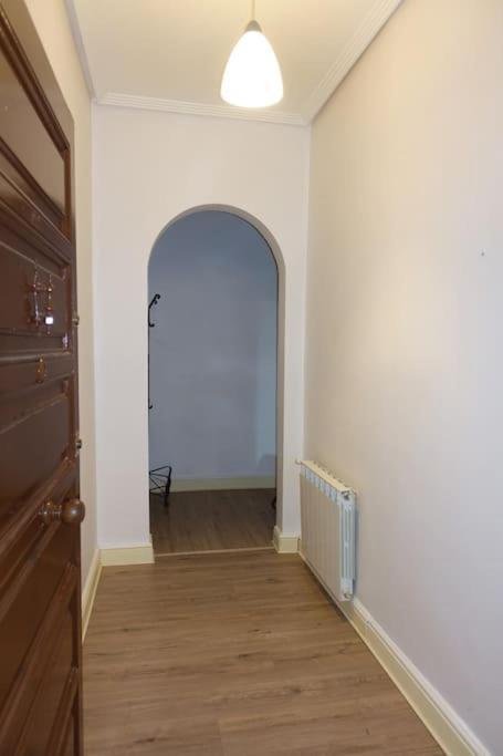 Antolin Yellow Door *