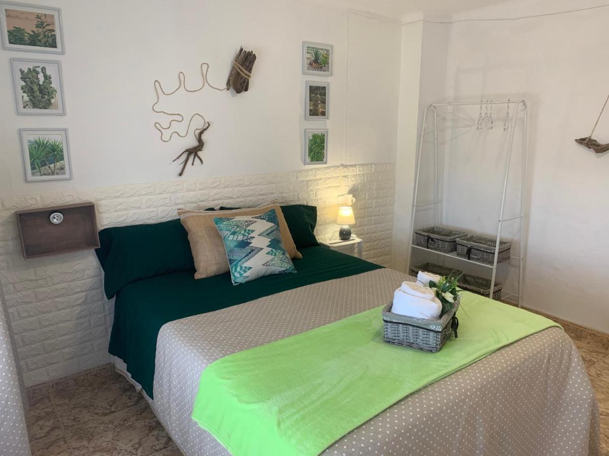 Casa Enric , Con Zona Infantil, Piscina Y Parking Privado Deltebre