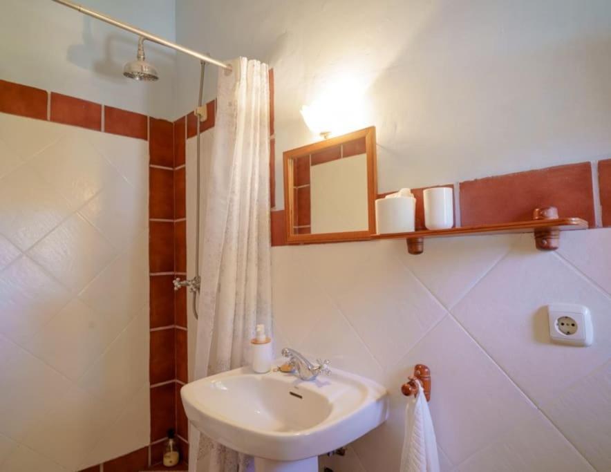 Con Jacuzzi Y Chimenea En Paraje Unico - La Casa Del Pino