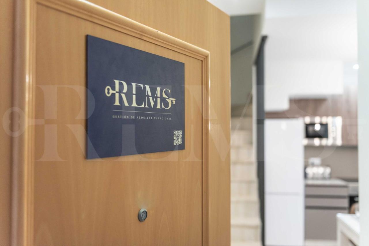 Apartamento Lovely Duplex With Private Parking Near Center By Rems Málaga