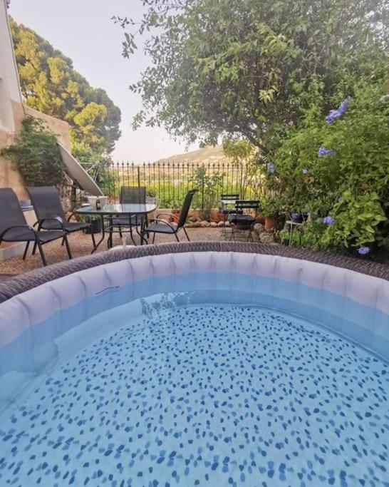 Con Jacuzzi Y Chimenea En Paraje Unico - La Casa Del Pino * Blanca