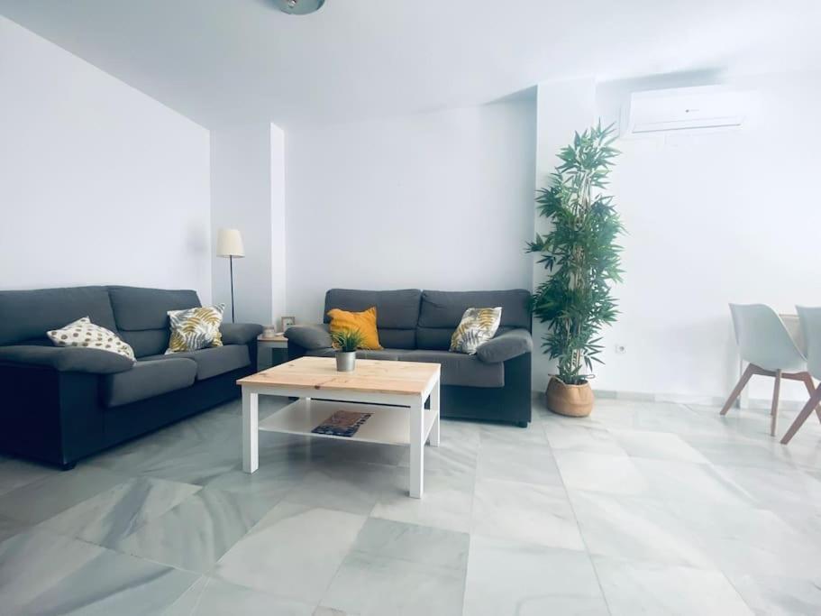 Apartamento De Dos En Almeria. Almería