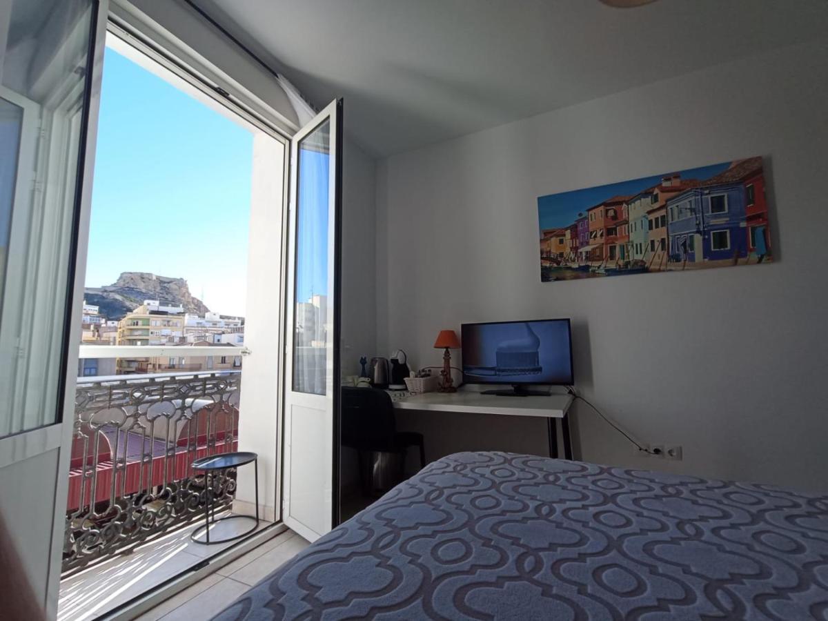 With Private Bathroom And Balcony Nearby The Mercado Central, Center And Beach *