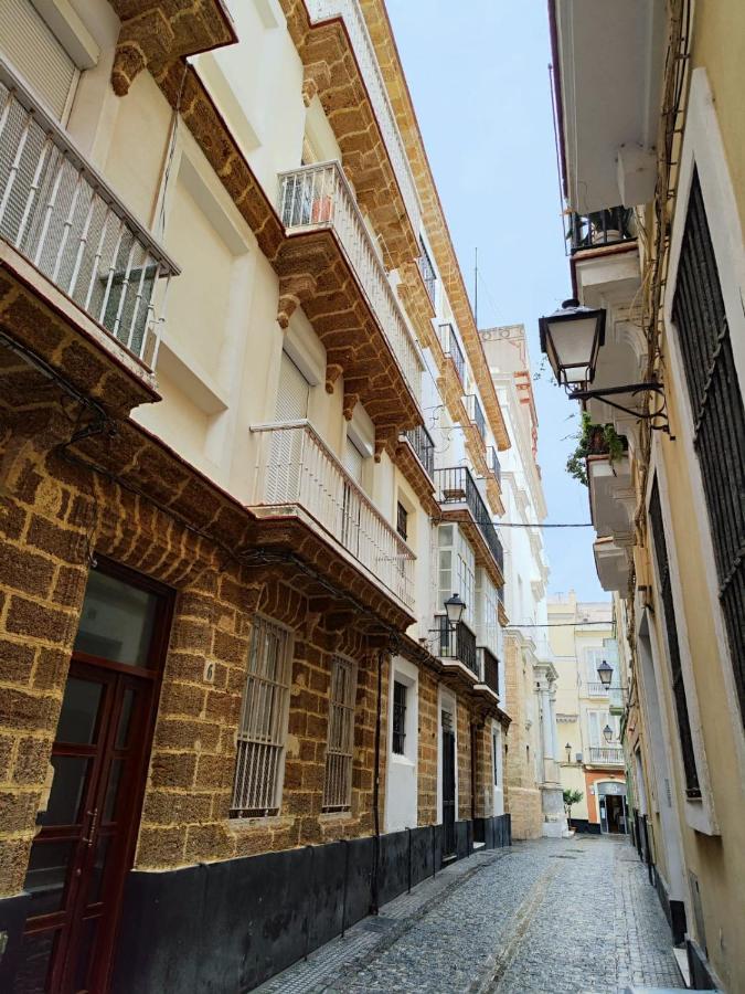 Tavira Little *