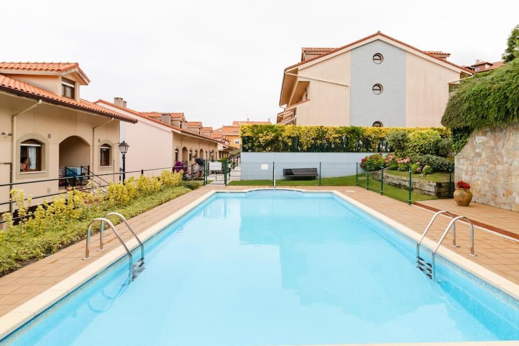 Casa De Flores - Con Jardín Privado Frente A La Playa De Apartamento Comillas
