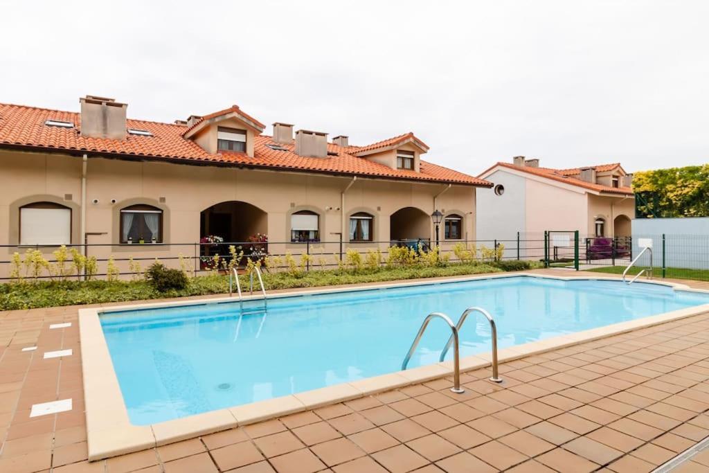 Casa De Flores - Con Jardín Privado Frente A La Playa De Comillas