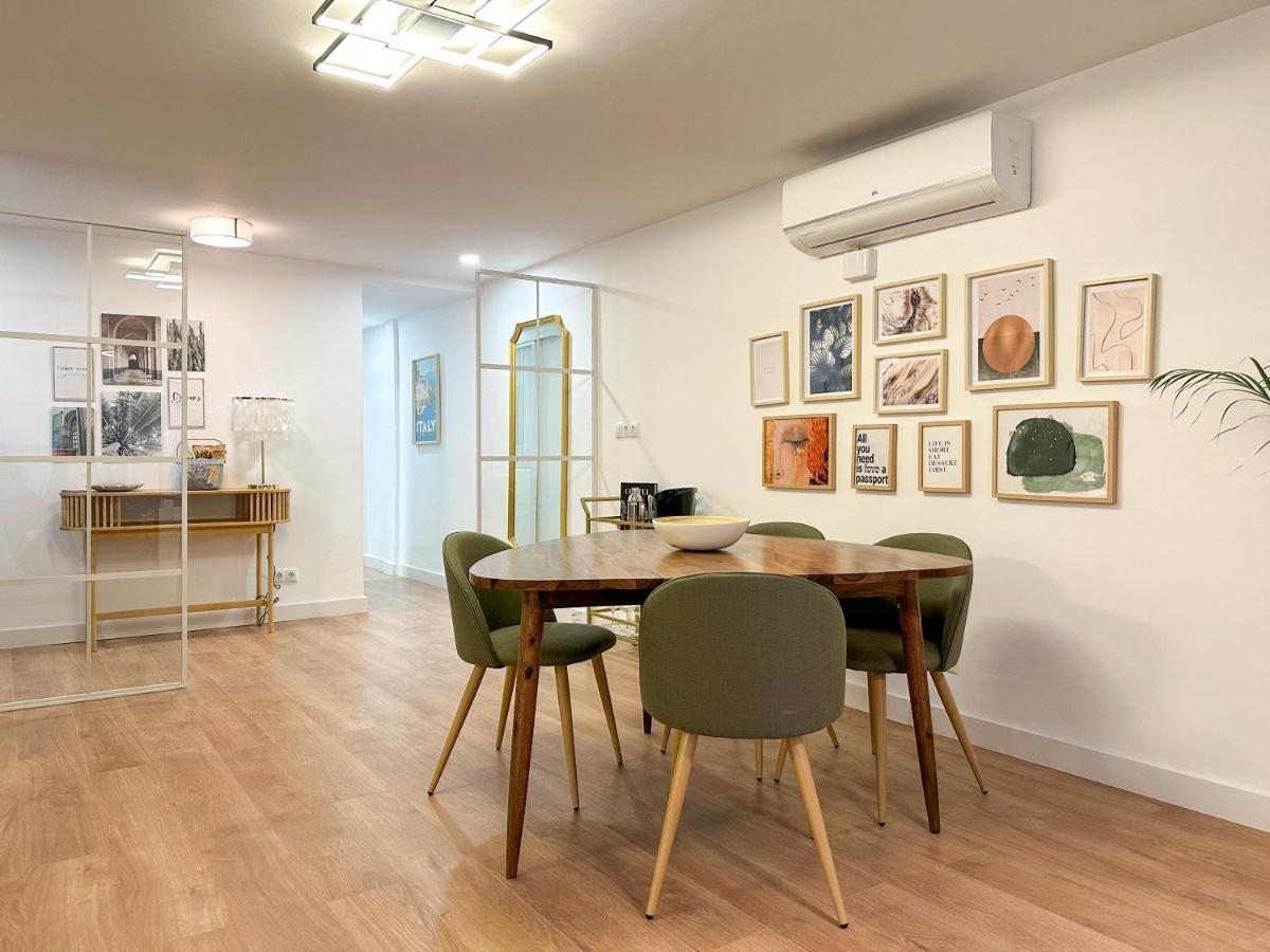 Creatividad Y Personalidad En Centro De Apartamento Alicante
