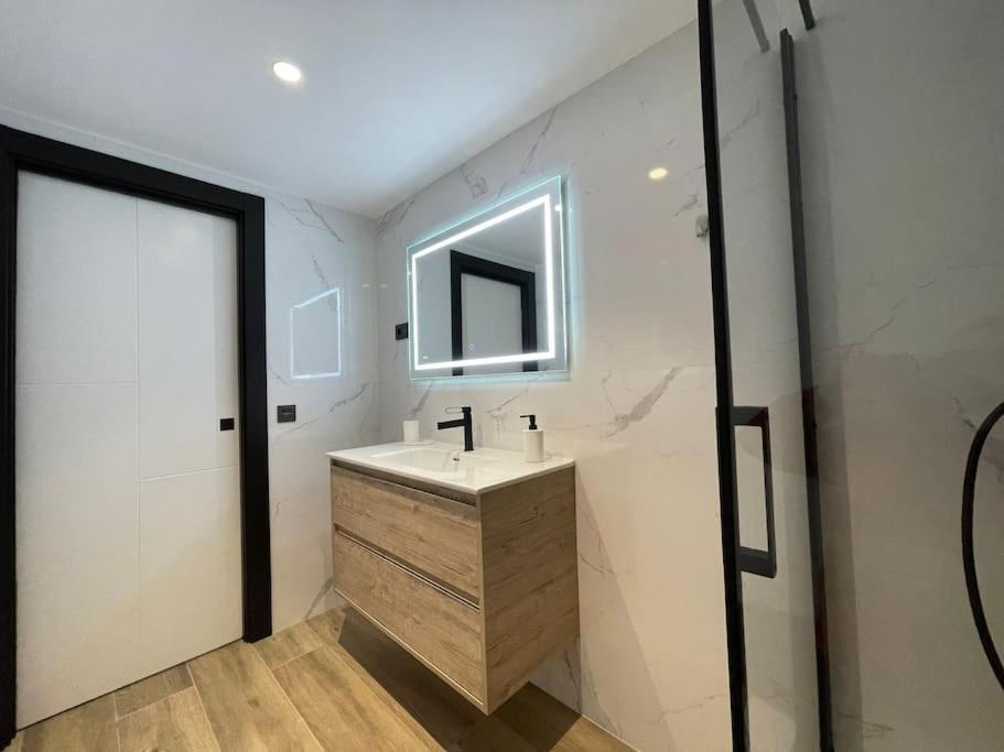 Mk77 Serranos Apartamento León