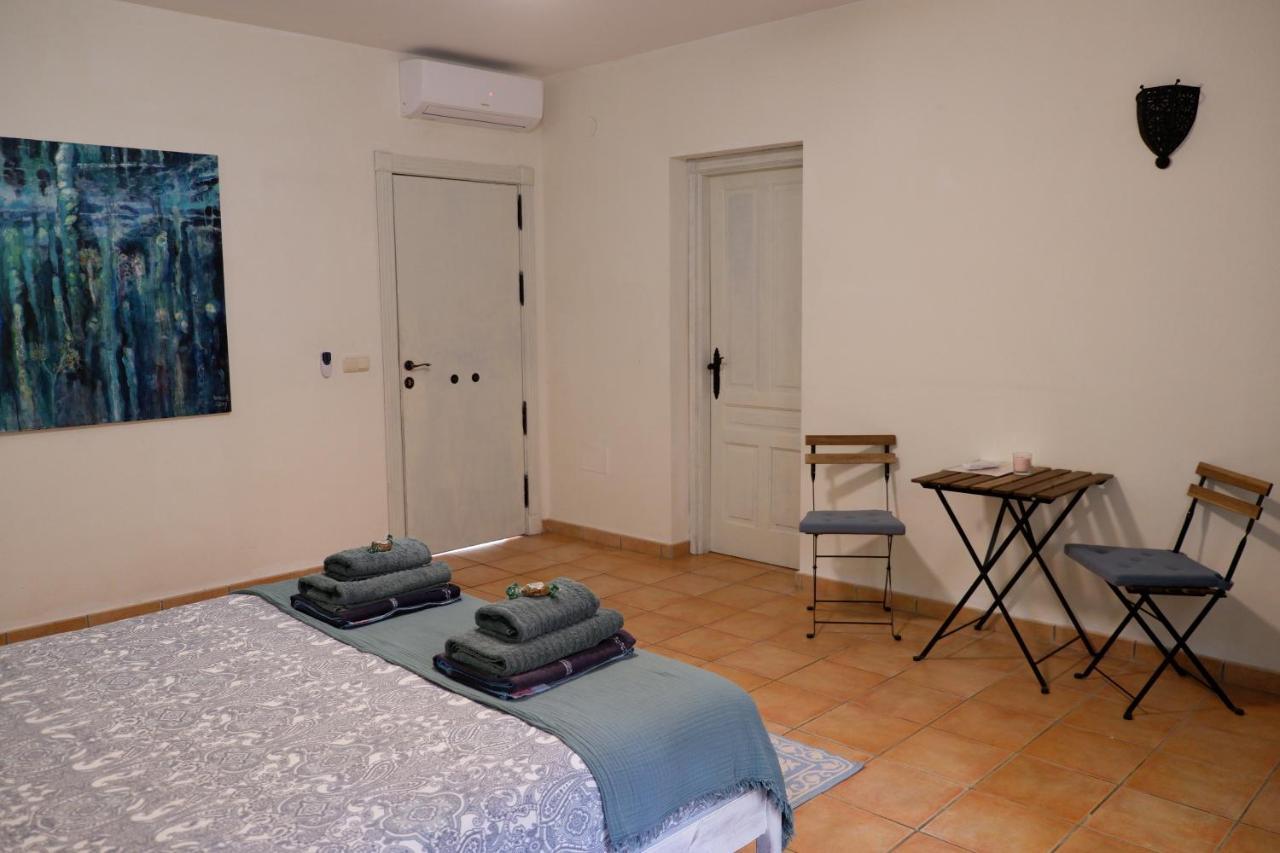Vegan Pereila Bed & Breakfast Coin