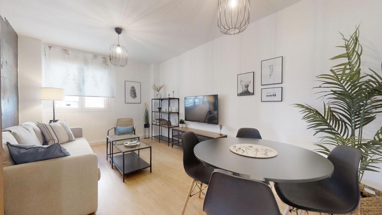 Renfurbis Vista Moderno 2 Apartment