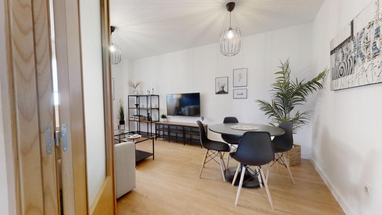 Renfurbis Vista Moderno 2 Apartment