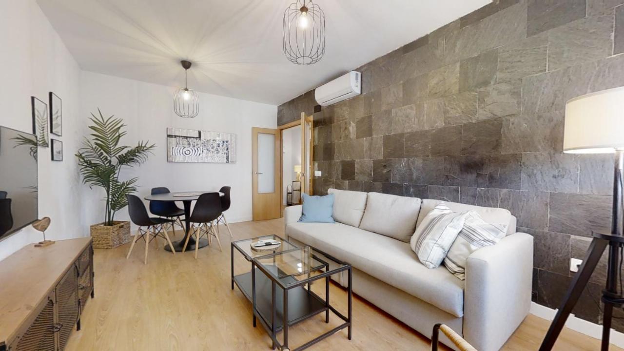 Renfurbis Vista Moderno 2 Apartment