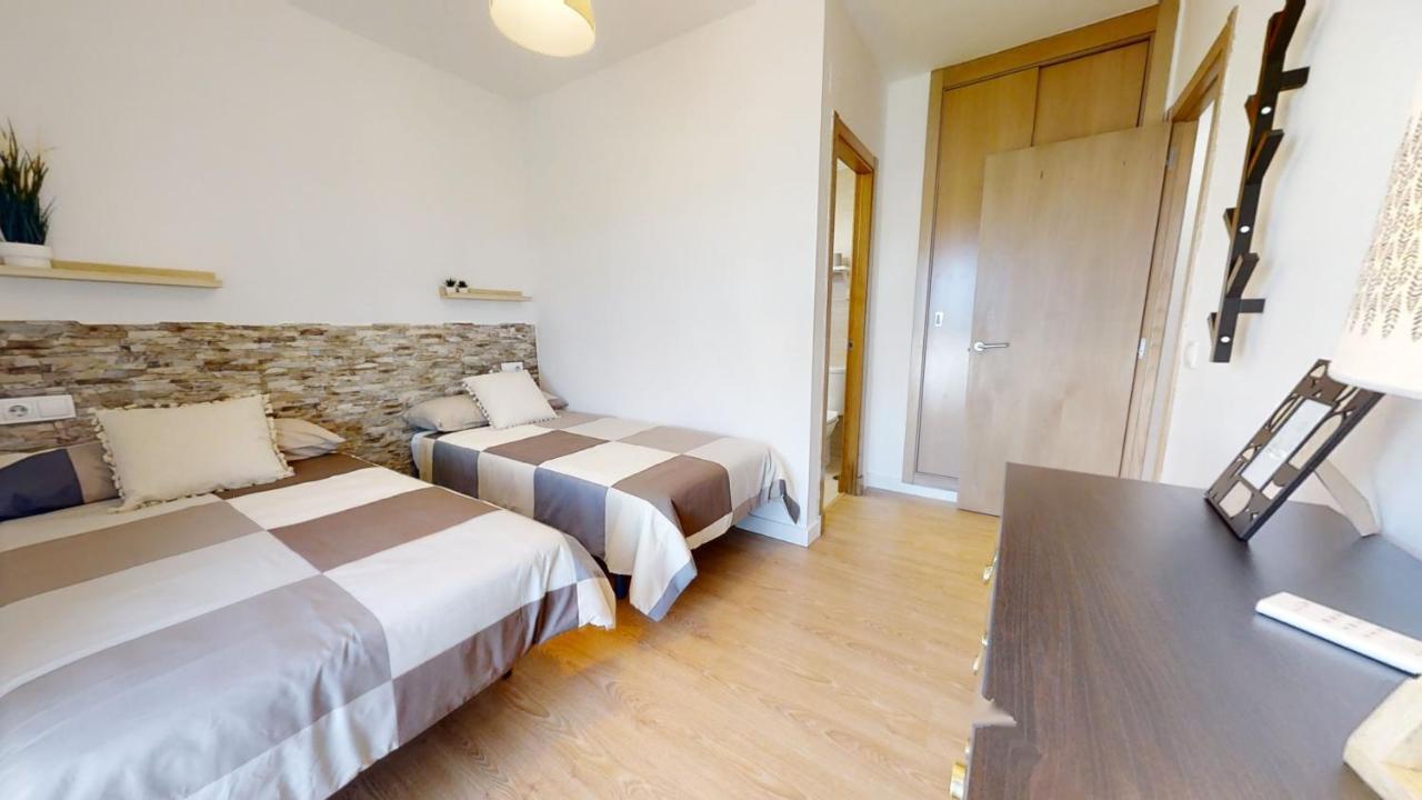 Renfurbis Vista Moderno 2 Apartment