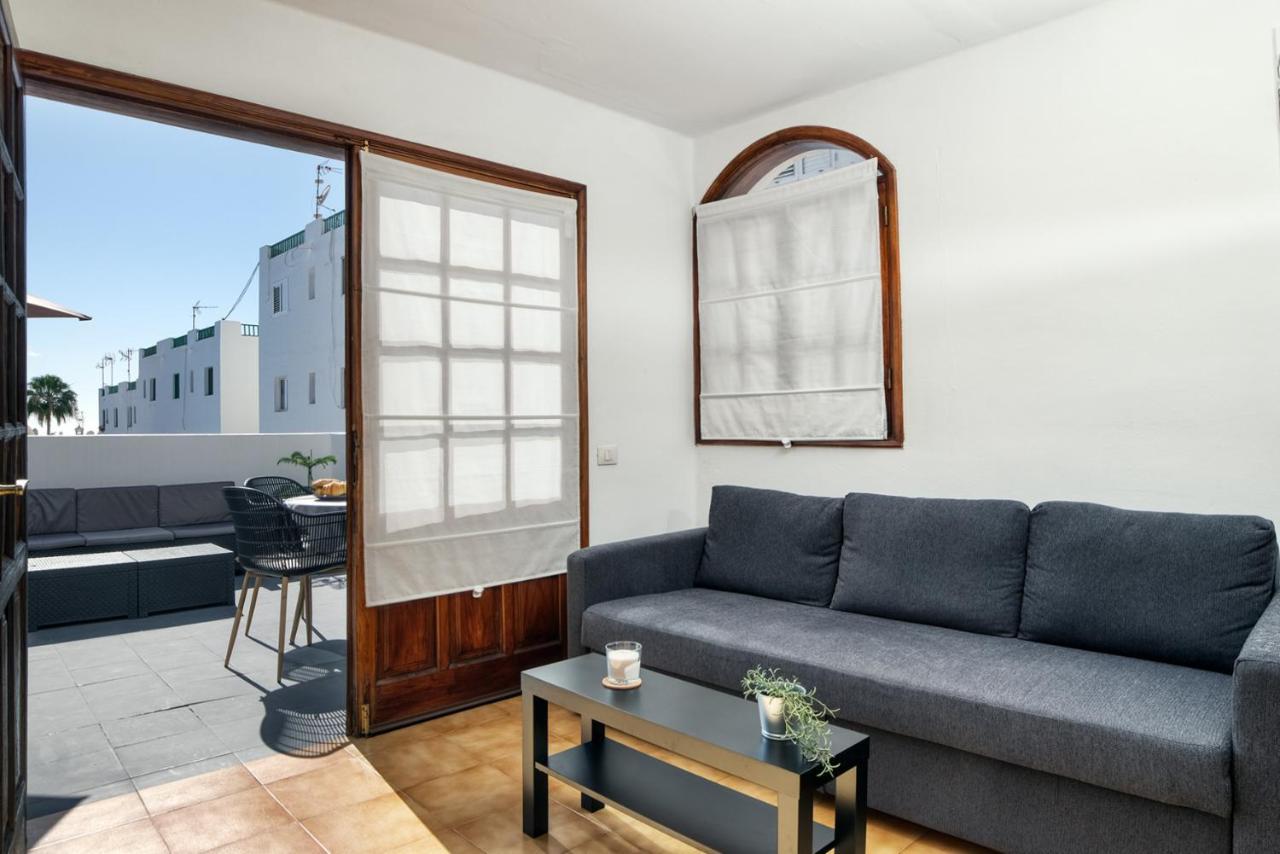 Sea Waves Lanzarote 500m From Playa Grande Big Terrace And Pool Holiday home *