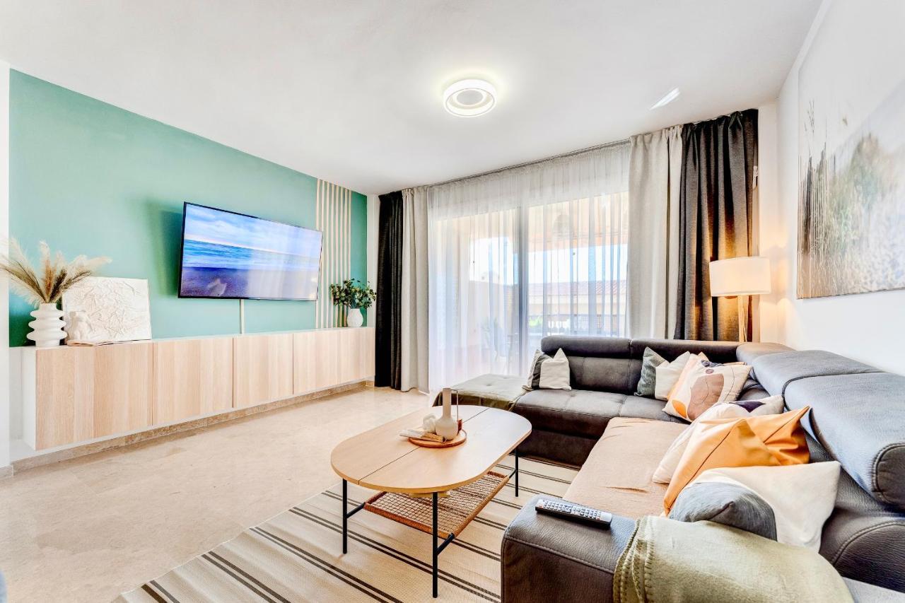 Holiday home Black Luxury