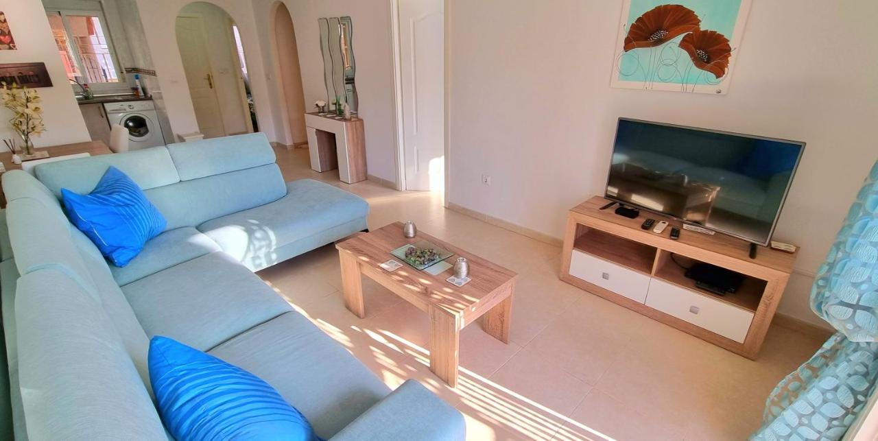 Apartamento Poolside 2 Bedroom 2 Bathroom Apt, Ultra Fast Wi-fi & Terrace *