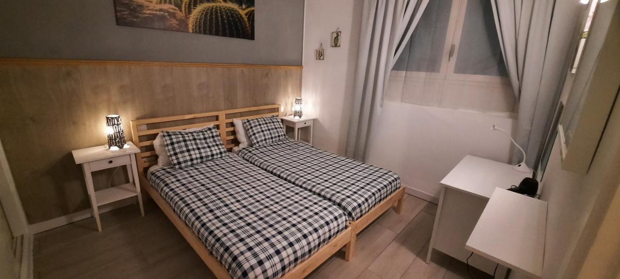 Lanzarote-beach-apartment, Cucharas Beach, -- 1 Minute Walk From Main Square, 35 Meters From Apartamento