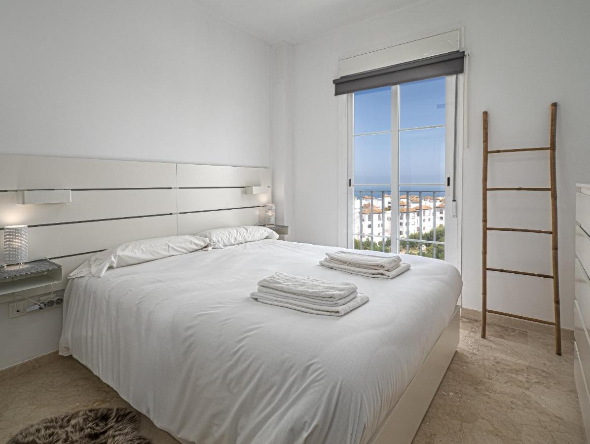 Small Oasis 2366 Sea View