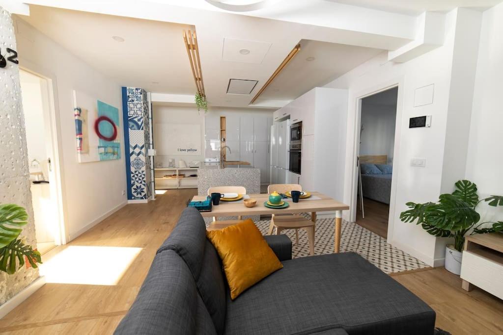 Amplio Piso De Diseno . Apartamento Vigo