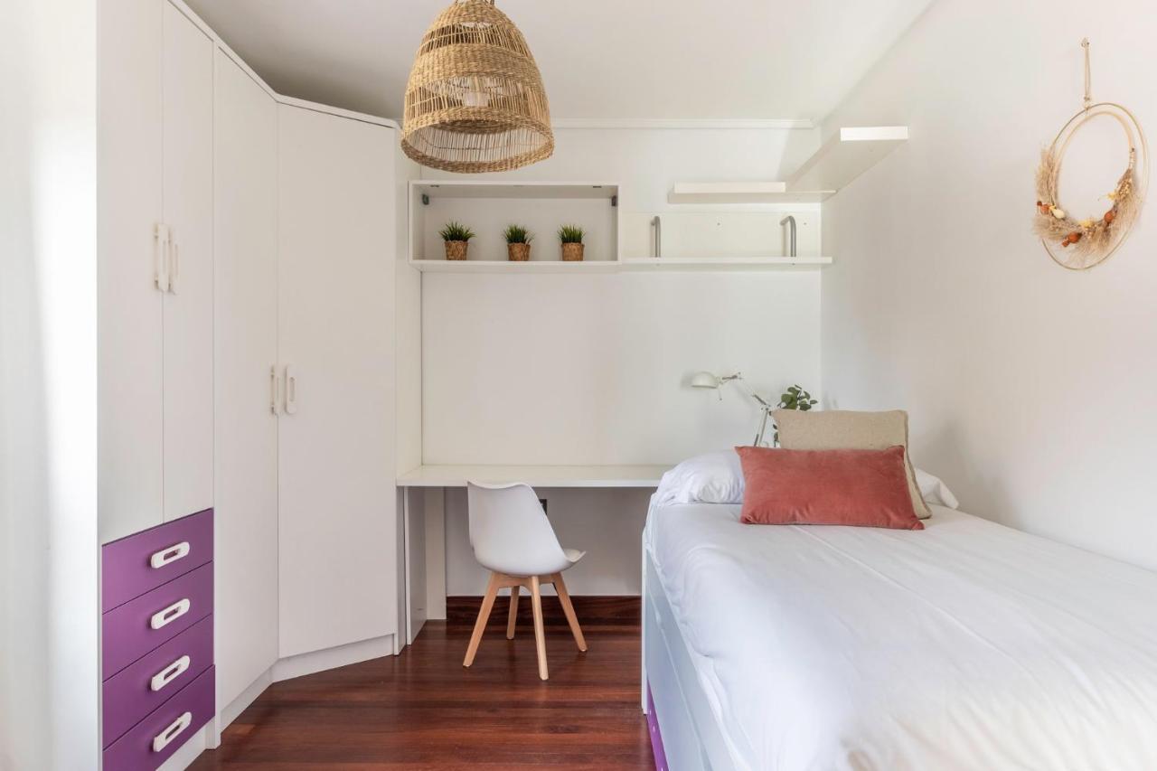 Apartamento Amplio, Muy Luminoso Y En El Centro De *